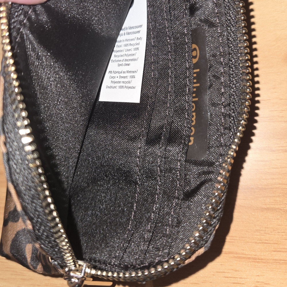 Lululemon Clippable Card Pouch
Leopardo Mini Desert Khaki Multi - Picture 4 of 4
